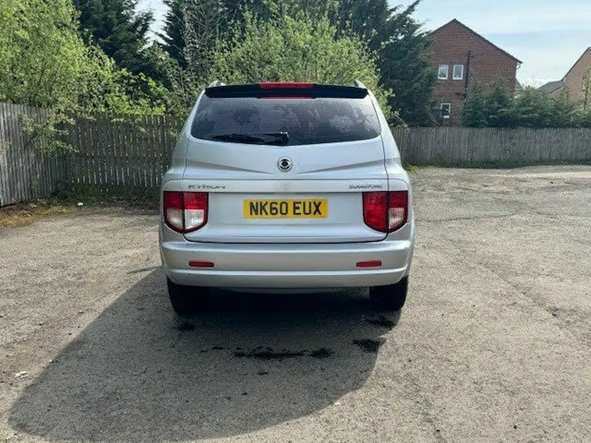 2010-ssangyong-kyron-big-16