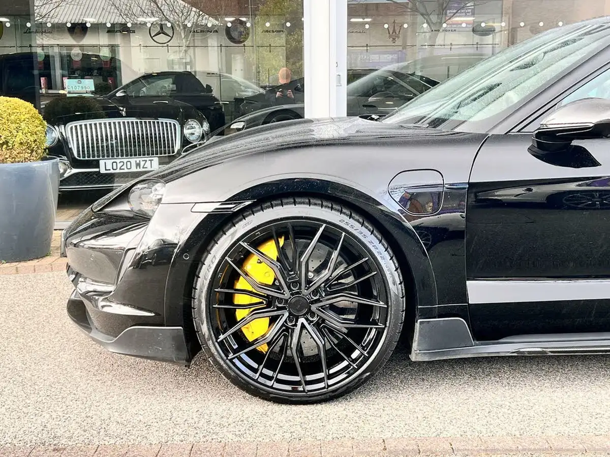 2021-porsche-taycan-e-turbo-s-cross-turismo-big-5