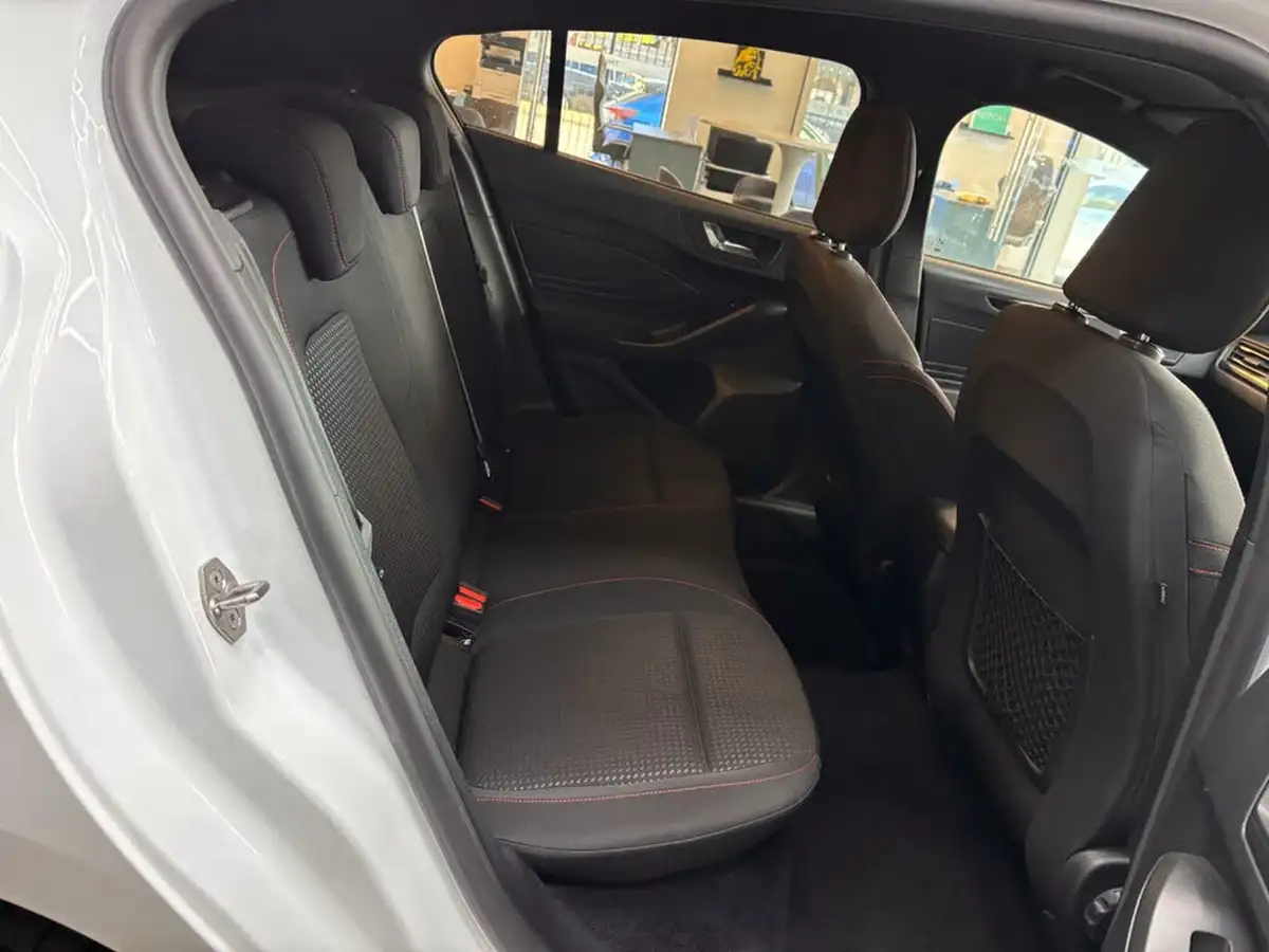 2023-ford-focus-10t-st-line-125ps-hatchback-big-17