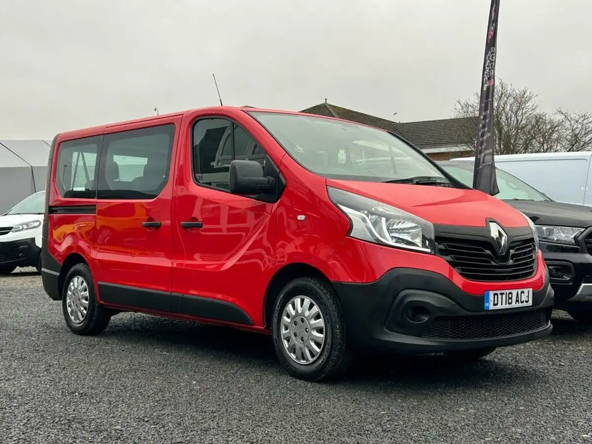 2018-renault-trafic-16dci-sl27-95-business-95-mini-bus-big-0