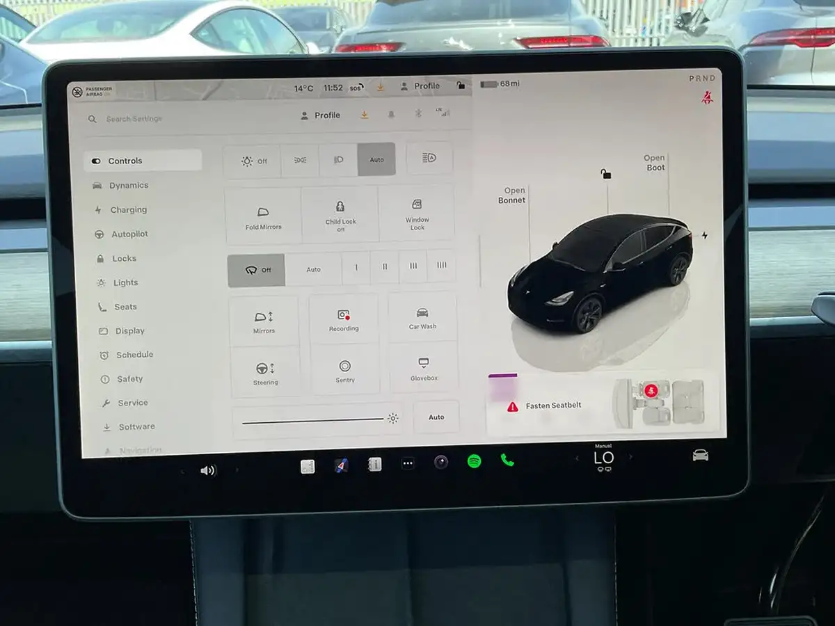 2022-tesla-model-y-e-long-range-big-30