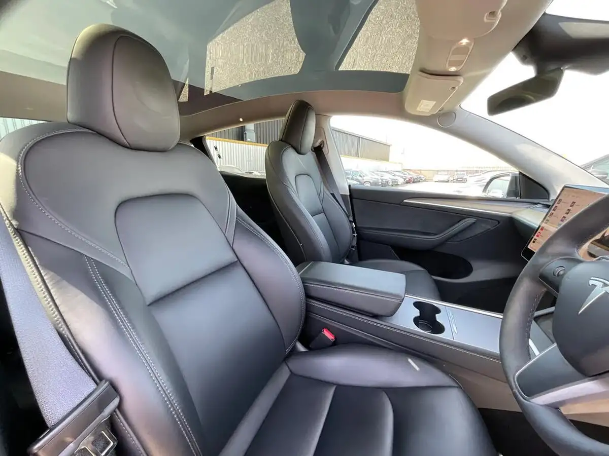 2022-tesla-model-y-e-long-range-big-6