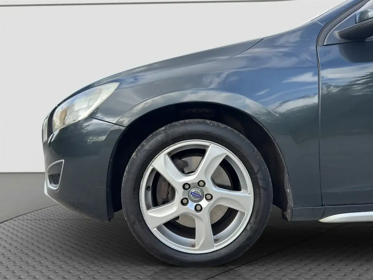 2011-volvo-v60-24td-d5-es-215bhp-geartronic-big-19