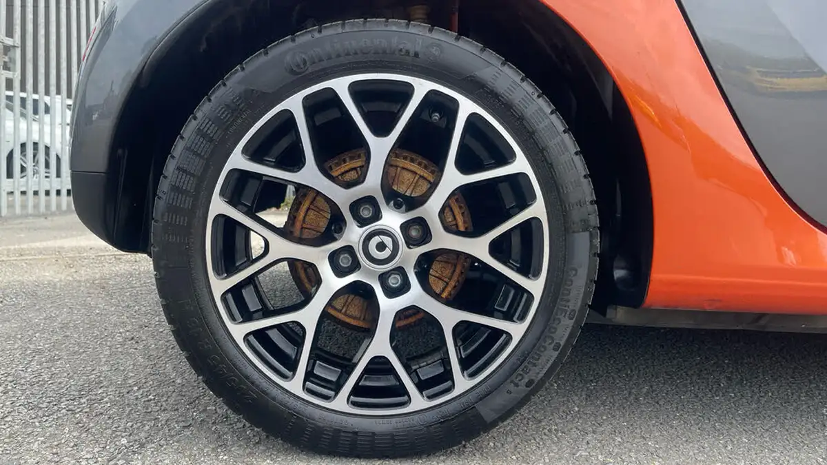 2020-smart-forfour-eq-prime-exclusive-big-18