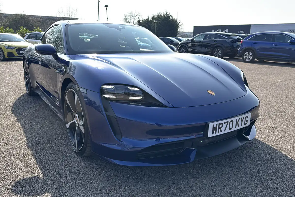 2020-porsche-taycan-e-turbo-big-29