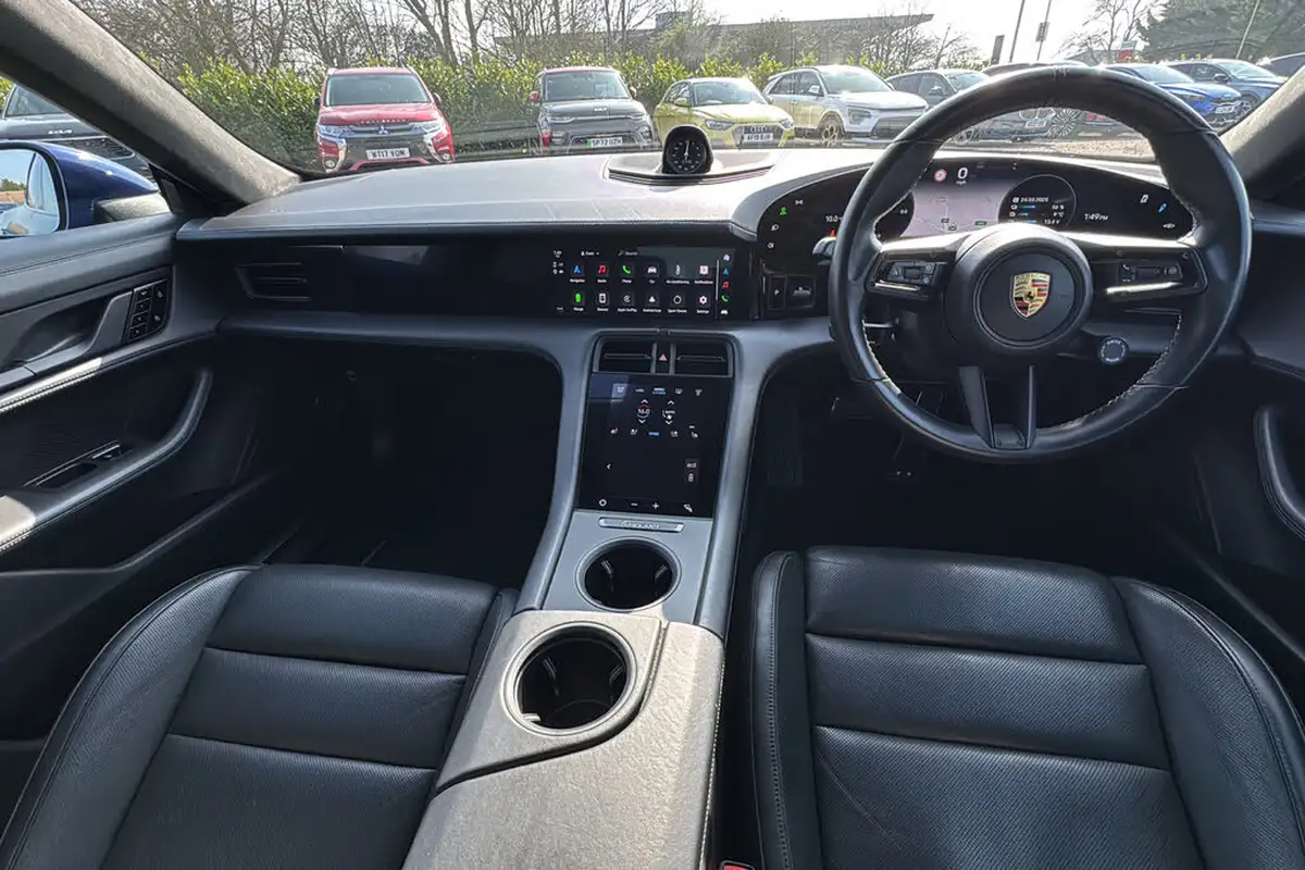 2020-porsche-taycan-e-turbo-big-7