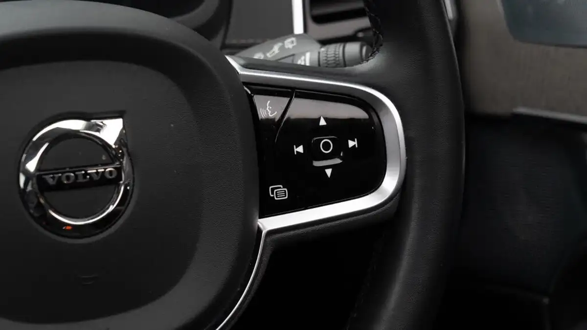 2023-volvo-xc90-20-t8-ultimate-dark-big-13