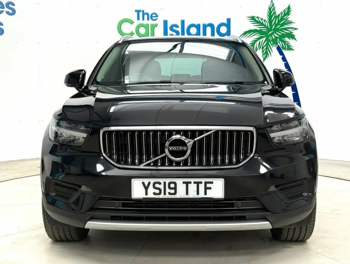 2019-volvo-xc40-20td-d3-momentum-big-1