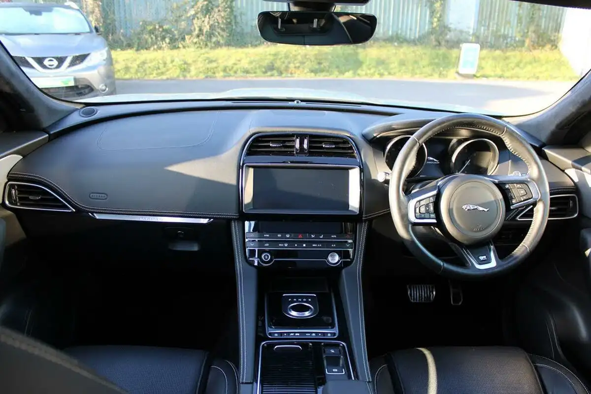 2019-jaguar-f-pace-20-i4d-r-sport-180ps-awd-ss-auto-big-29