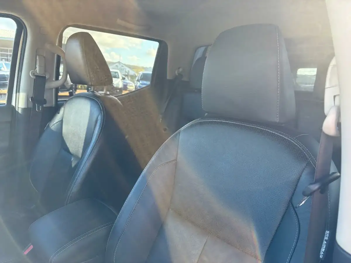 2020-nissan-navara-23dci-tt-tekna-8-navileather-auto-big-16