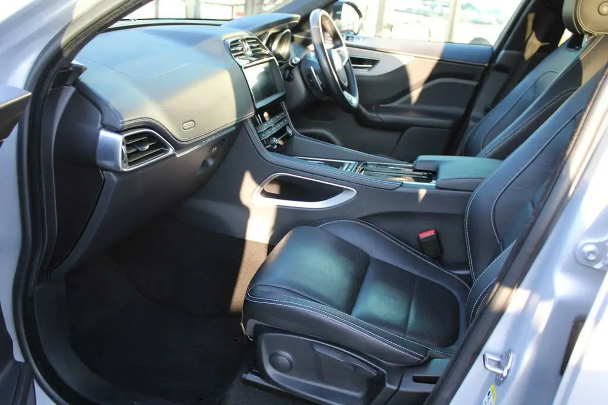 2019-jaguar-f-pace-20-i4d-r-sport-180ps-awd-ss-auto-big-1