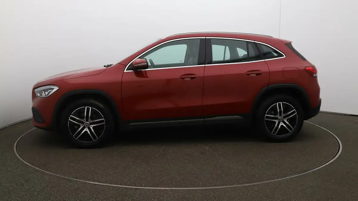 2022-mercedes-benz-gla-class-13-gla-200-sport-big-4