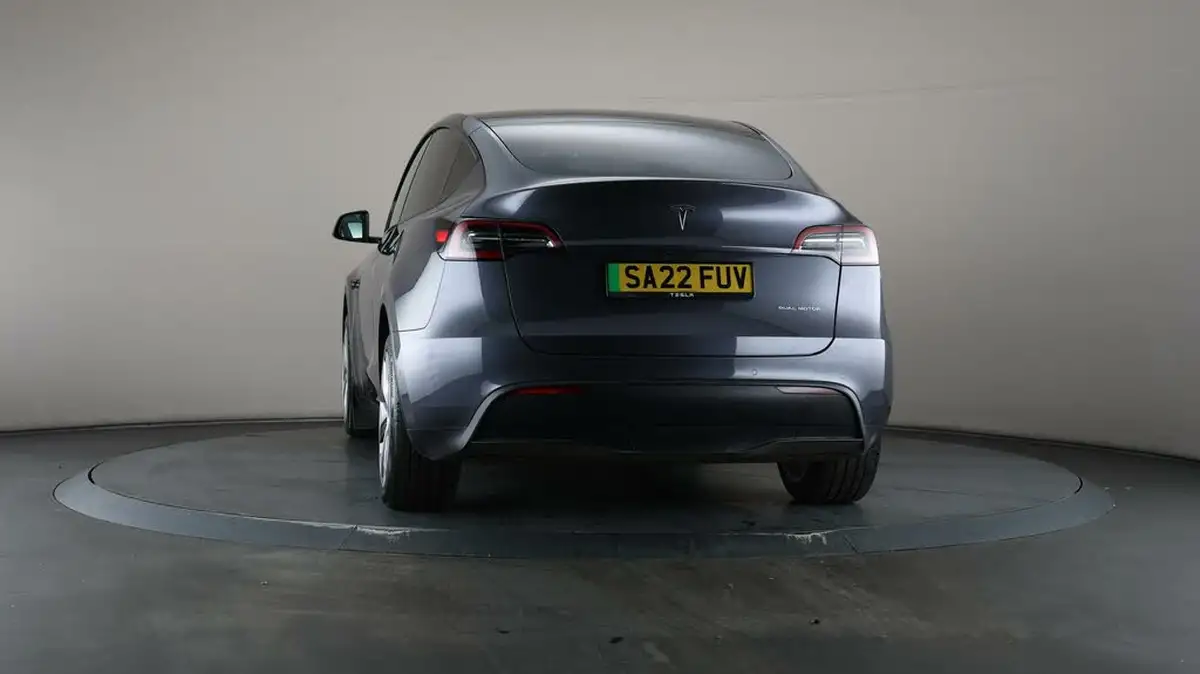 2022-tesla-model-y-e-long-range-big-38