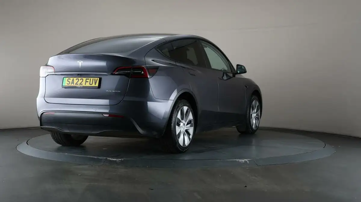 2022-tesla-model-y-e-long-range-big-62