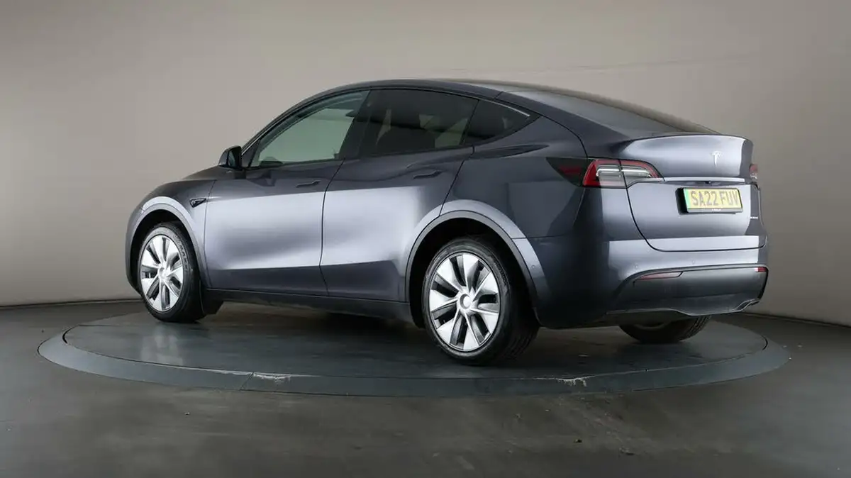 2022-tesla-model-y-e-long-range-big-66