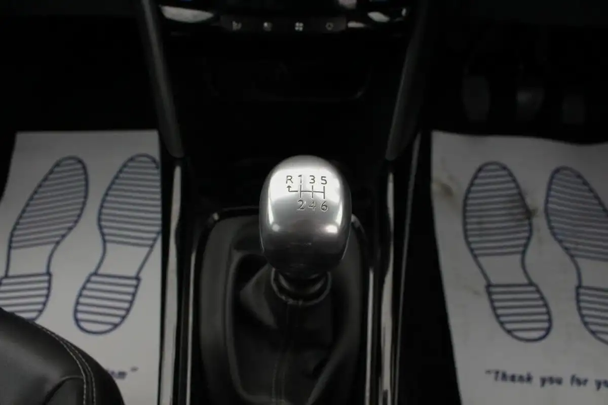 2015-peugeot-2008-crossover-16bluehdi-allure-120bhp-ss-big-29