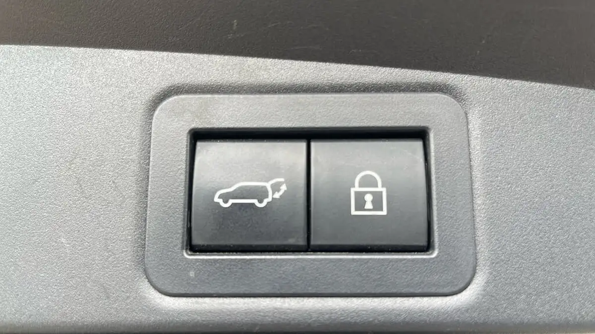 2021-toyota-corolla-18-vvt-i-trek-big-20