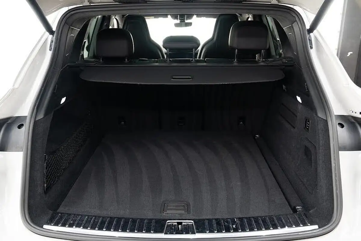 2022-porsche-cayenne-40-v8-turbo-station-wagon-big-27