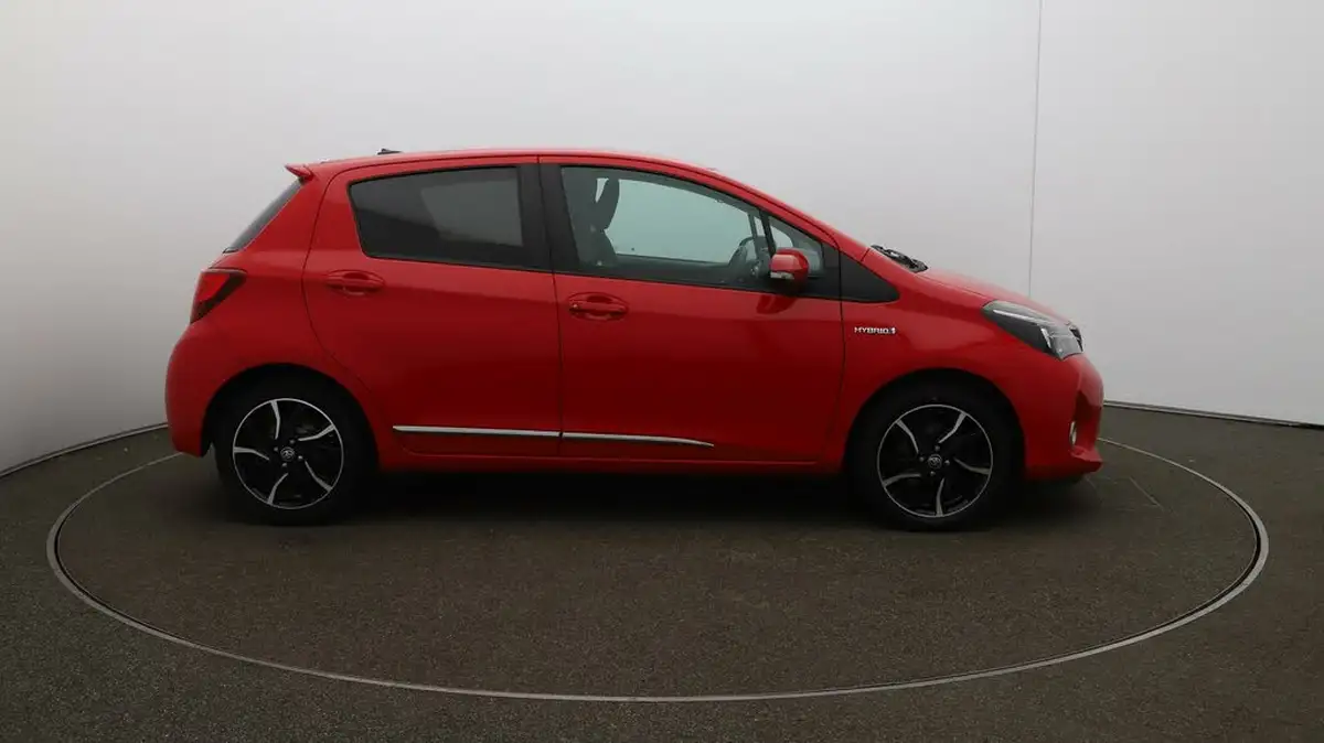 2017-toyota-yaris-15-vvt-i-design-bi-tone-hybrid-big-48
