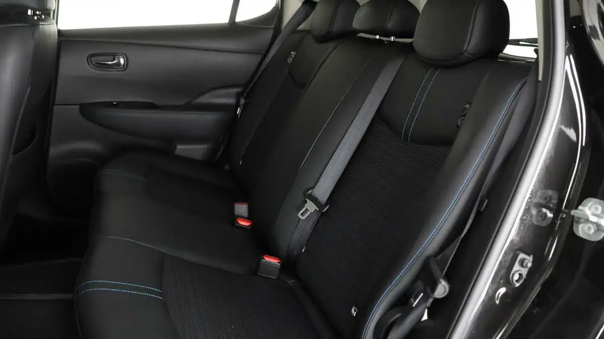 2021-nissan-leaf-e-n-connecta-big-16