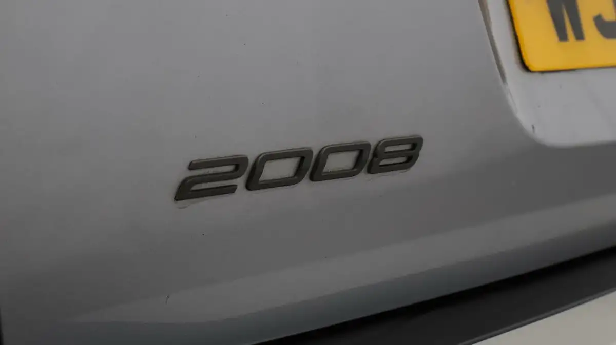 2023-peugeot-2008-suv-big-23