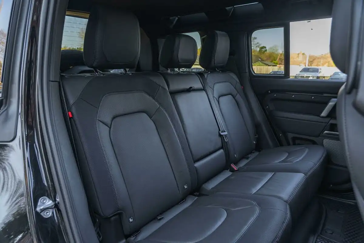 2023-land-rover-110-defender-30-d300-x-dynamic-hse-big-24