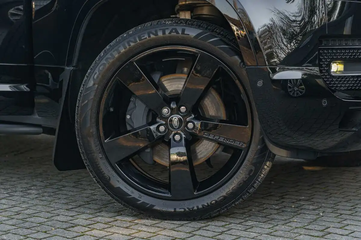2023-land-rover-110-defender-30-d300-x-dynamic-hse-big-1