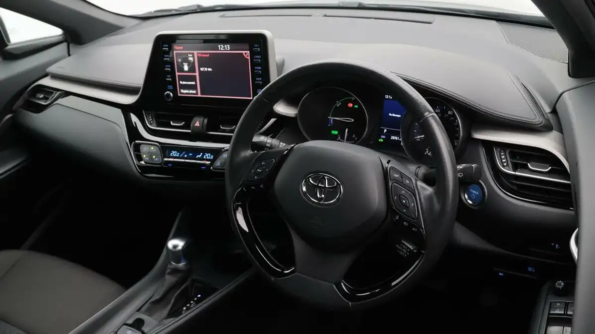 2020-toyota-c-hr-18-vvt-i-icon-parking-pack-big-9