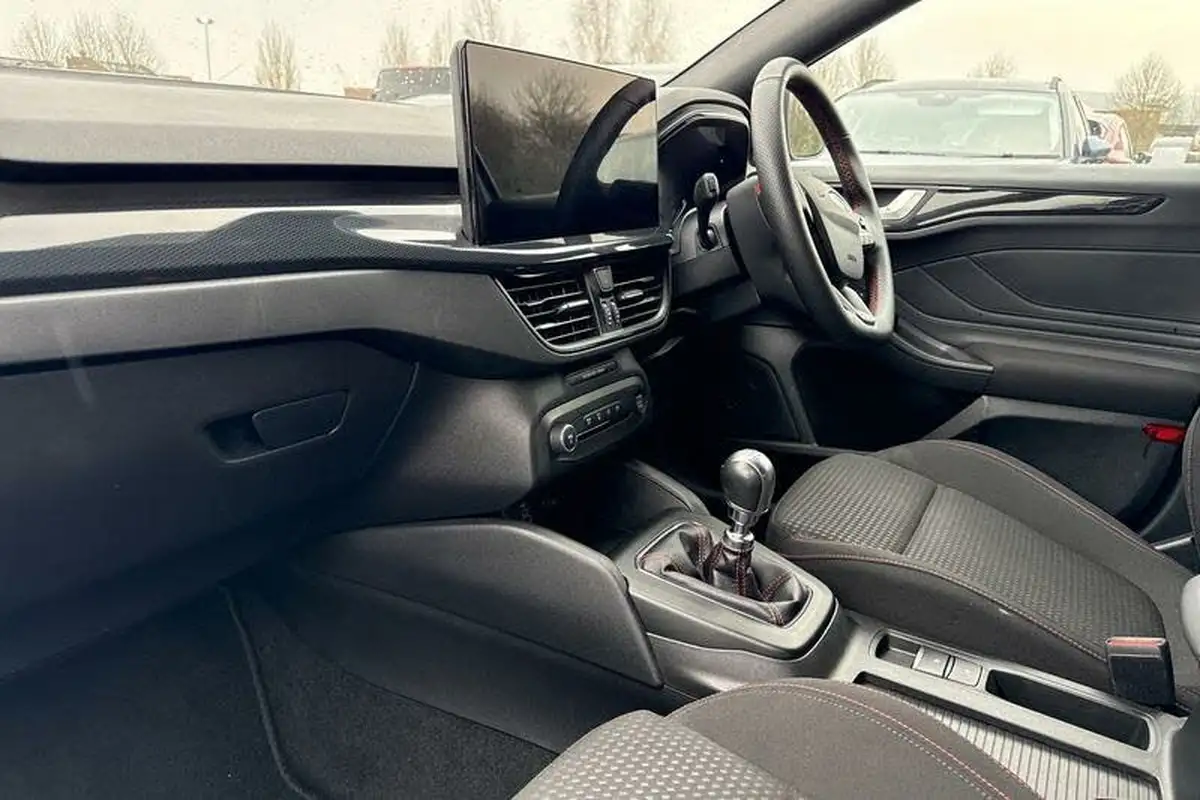 2023-ford-focus-10t-st-line-125ps-hatchback-big-17