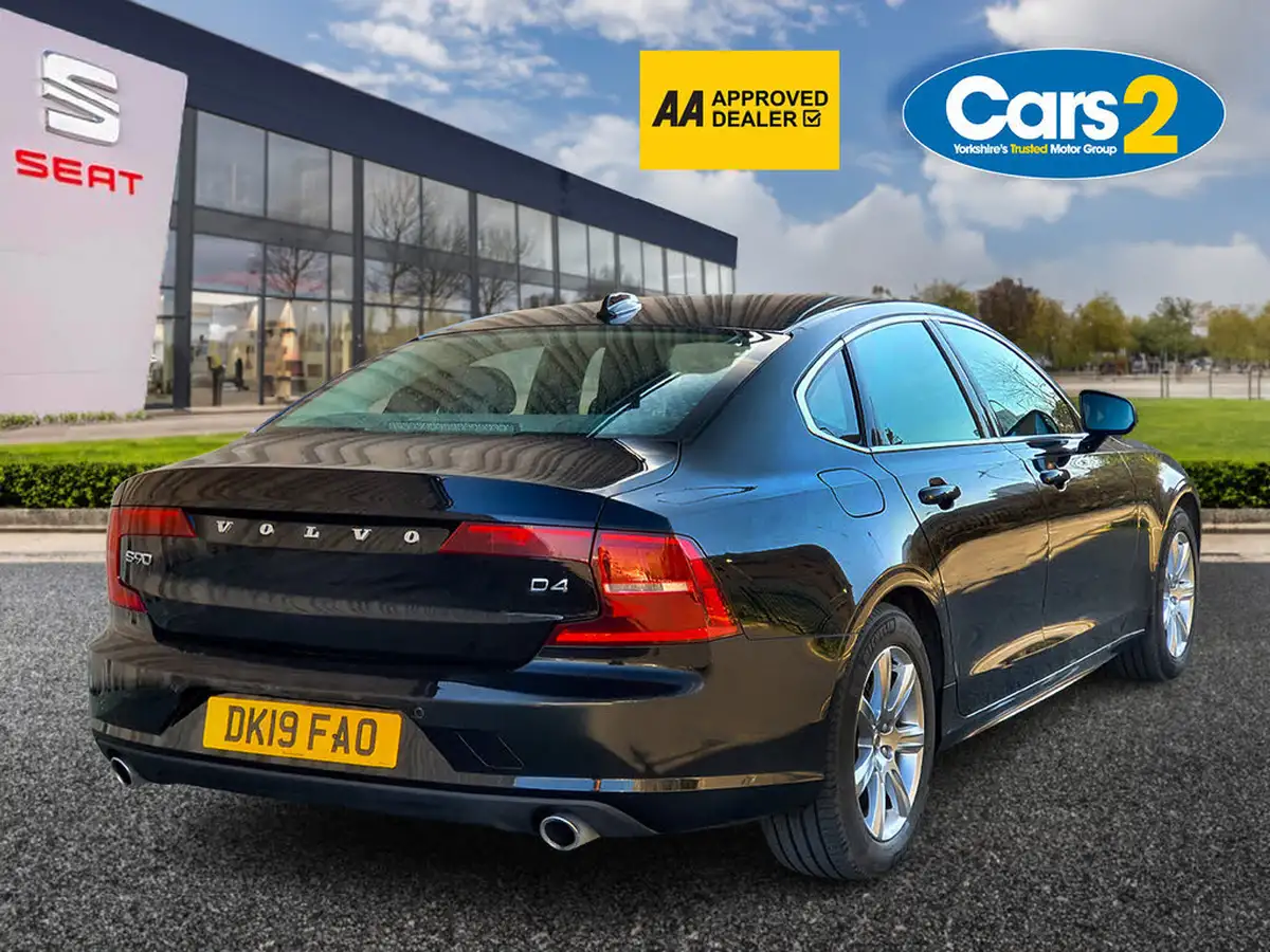 2019-volvo-s90-20td-d4-momentum-big-1