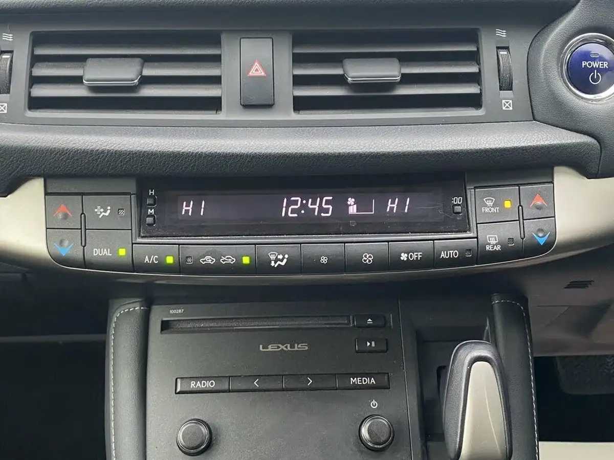 2014-lexus-ct-200h-18-advance-big-31