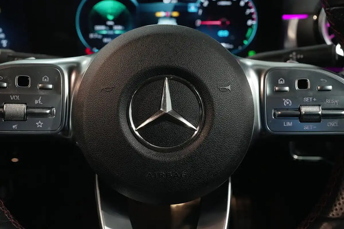 2020-mercedes-benz-a-class-13-a250e-amg-line-premium-hatchback-5d-big-36