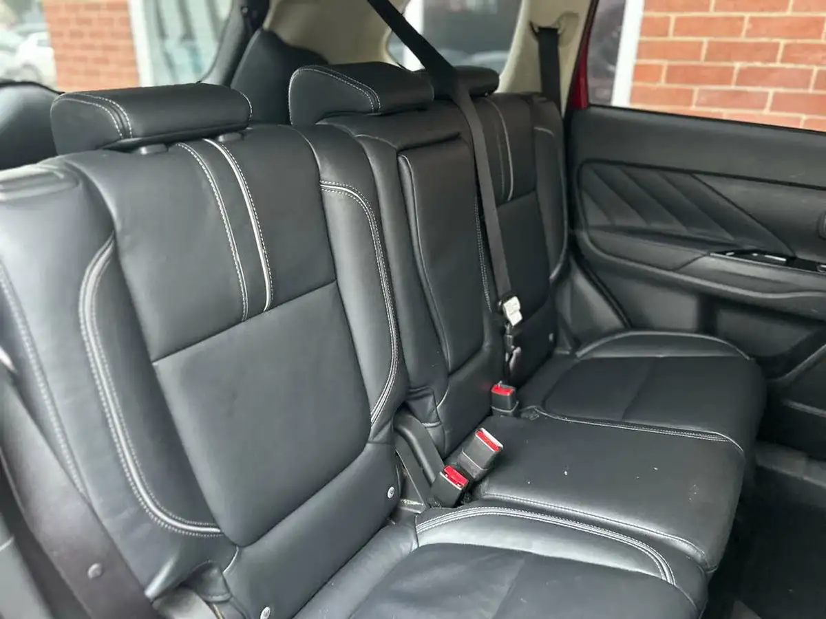 2018-mitsubishi-outlander-20-4h-phev-big-15