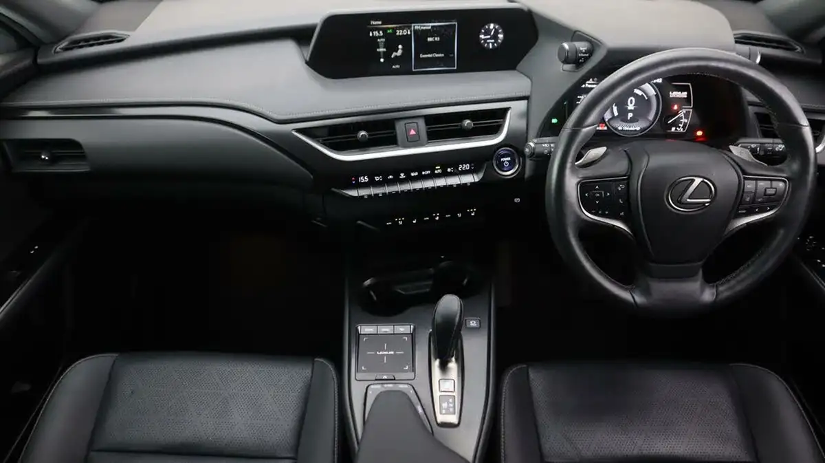 2021-lexus-ux-300e-e-ux-big-12