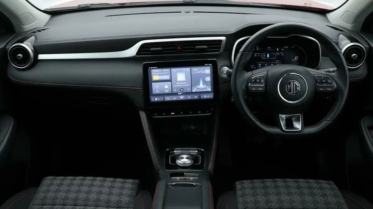 2023-mg-zs-suv-e-se-ev-156ps-long-range-big-13