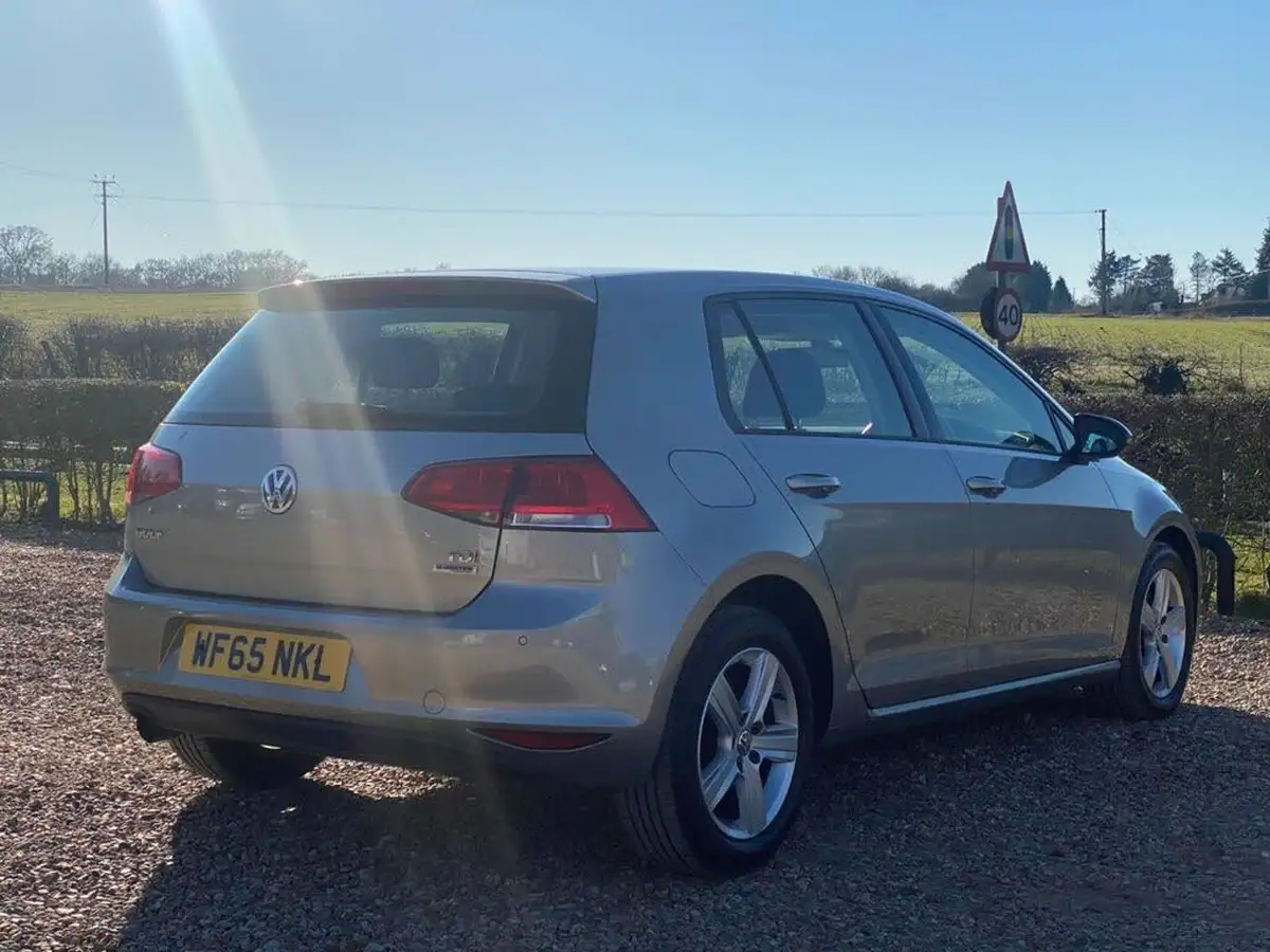 2015-volkswagen-golf-16tdi-match-110ps-bmtss-5d-dsg-big-8