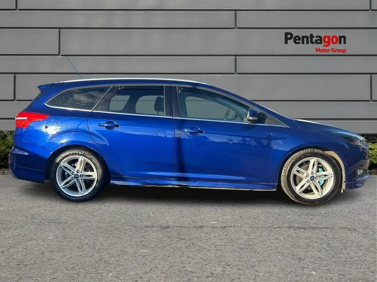 2015-ford-focus-16-zetec-s-hatchback-big-12