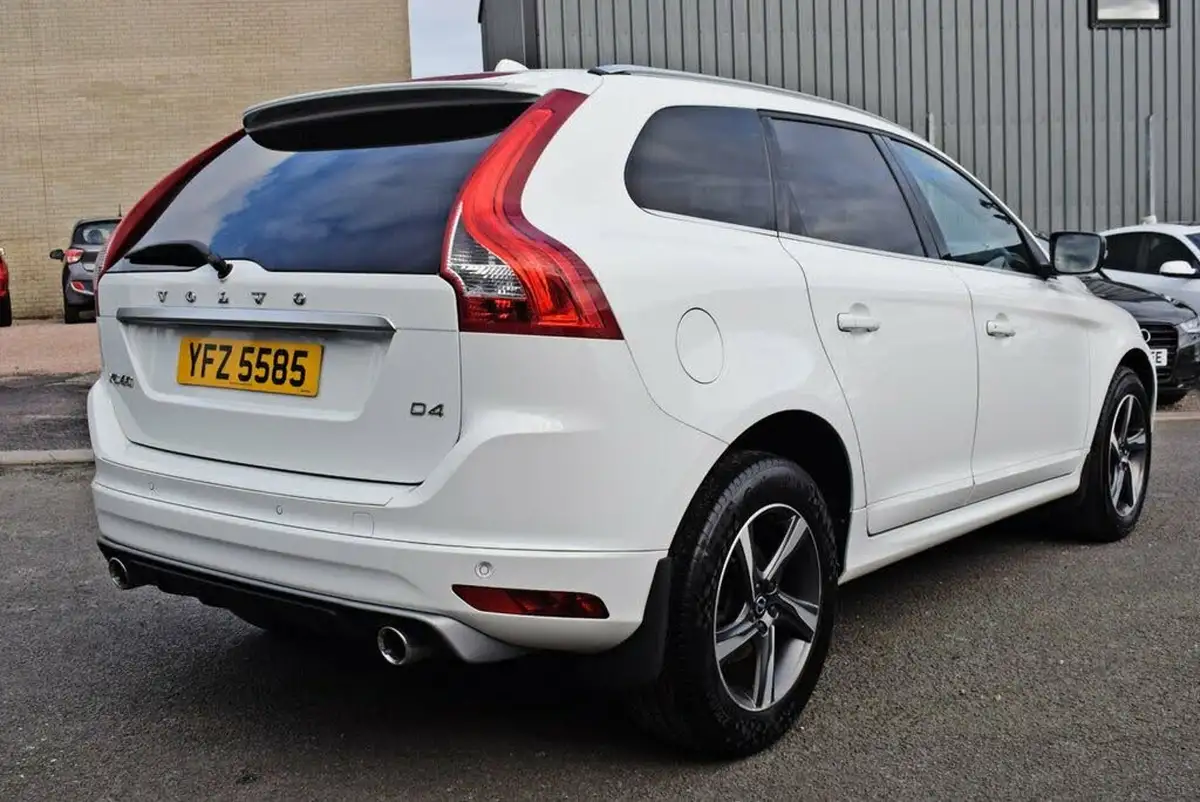 2015-volvo-xc60-20td-d4-r-design-lux-181bhp-geartronic-big-3
