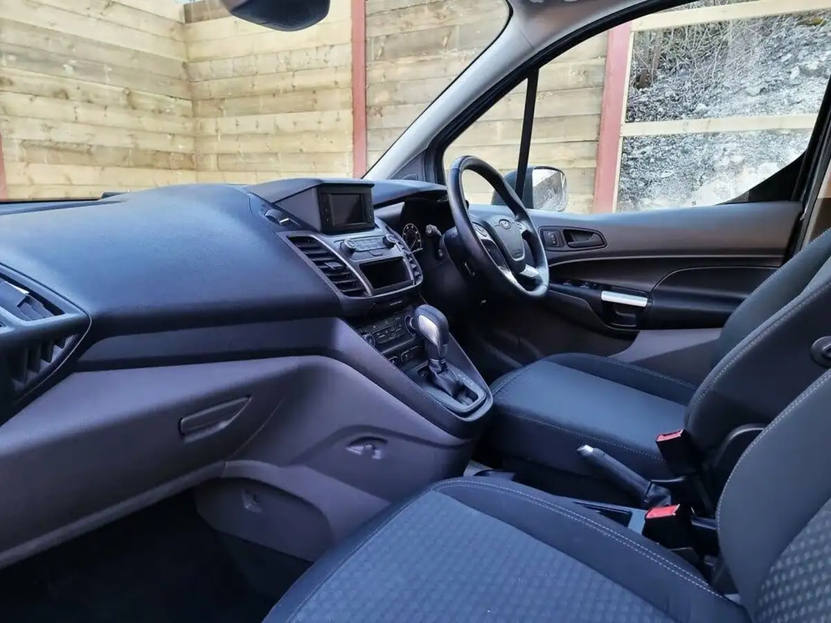 2019-ford-grand-tourneo-connect-15-zetec-100ps-1498cc-powershift-big-17
