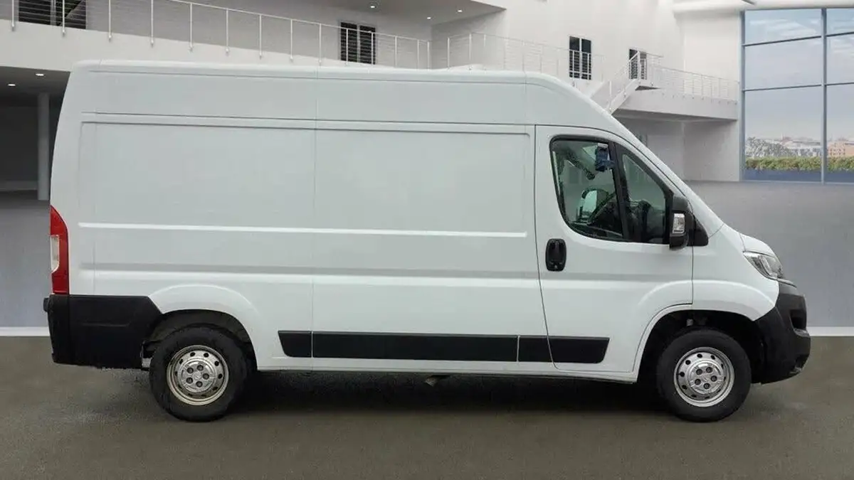 2022-citroen-relay-22bluehdi-35-l2h2-enterprise-big-7