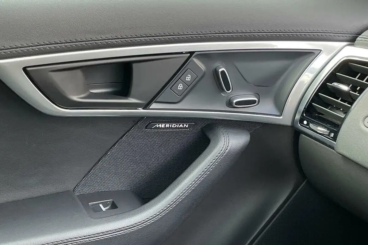 2021-jaguar-f-type-20-p300-r-dynamic-coupe-big-30
