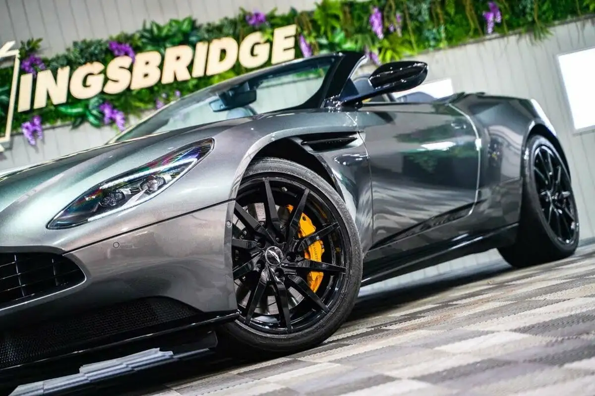 2018-aston-martin-db11-40-v8-big-18