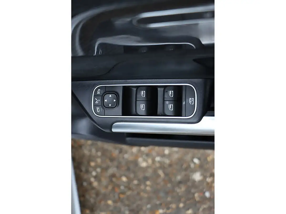 2021-mercedes-benz-b-class-13-b200-amg-line-executive-big-29