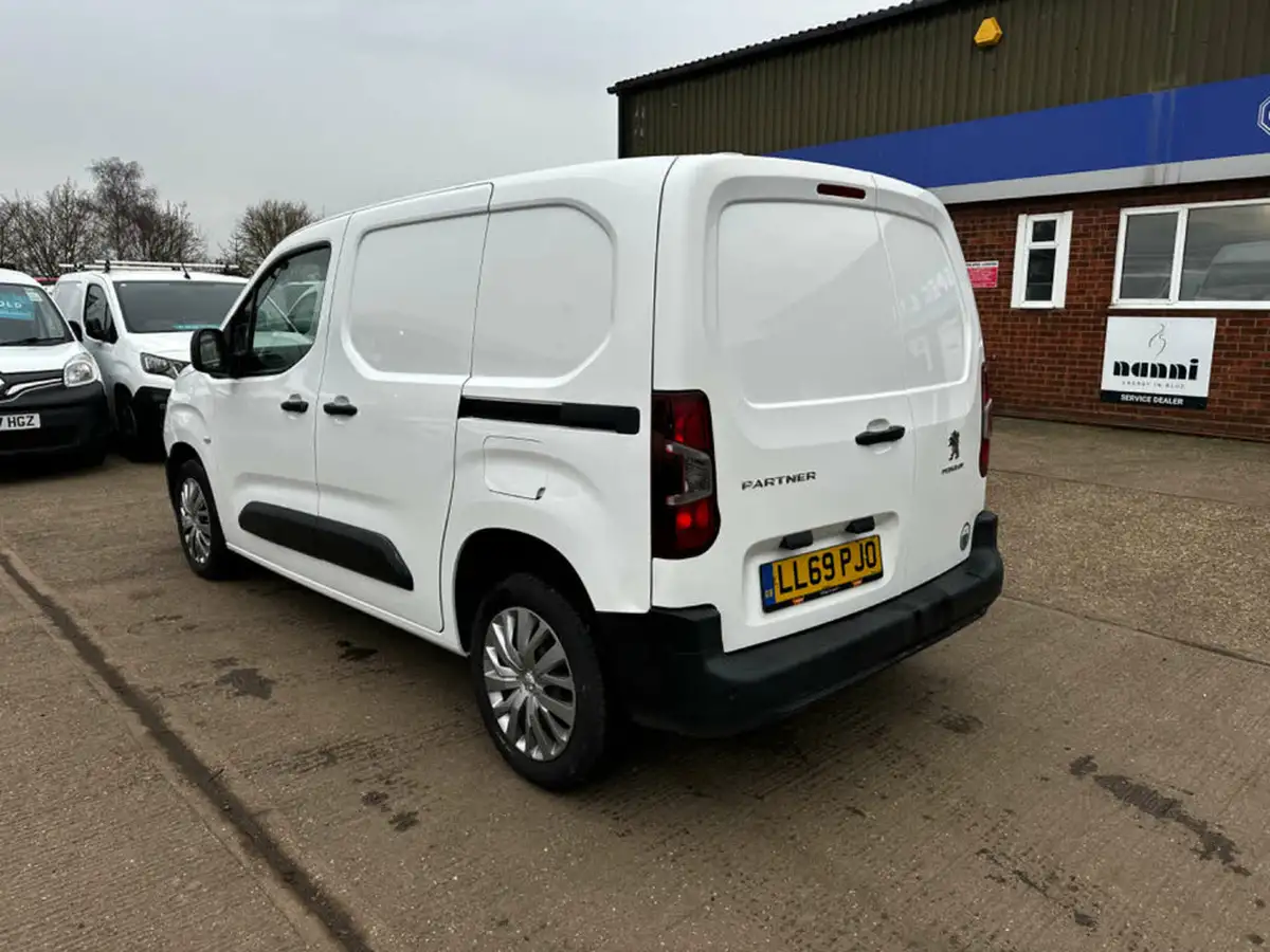 2019-peugeot-partner-15-bluehdi-1000-professional-100ps-eu6dt-panel-big-7