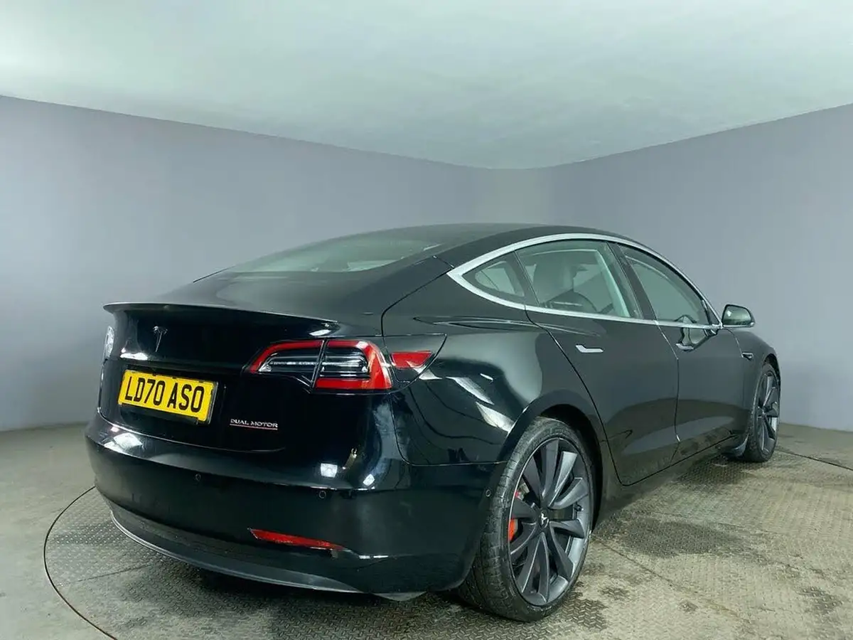 2020-tesla-model-3-e-performance-big-7