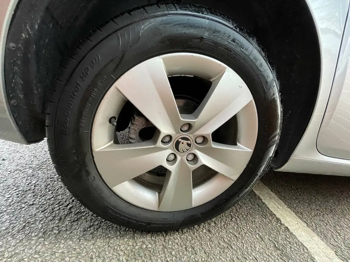 2019-skoda-scala-10-tsi-se-115ps-big-38