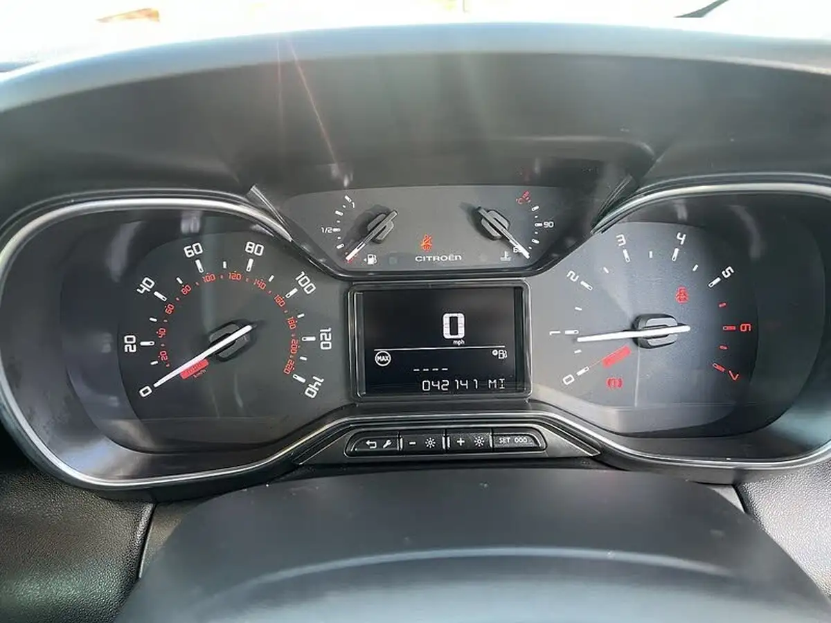 2018-citroen-c3-aircross-16bluehdi-flair-100ps-big-29