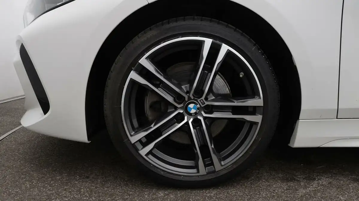 2023-bmw-1-series-15-118i-m-sport-lcp-dct-big-18