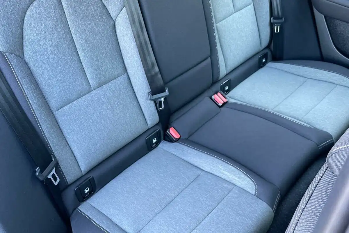 2023-volvo-xc40-20-b3-plus-big-23