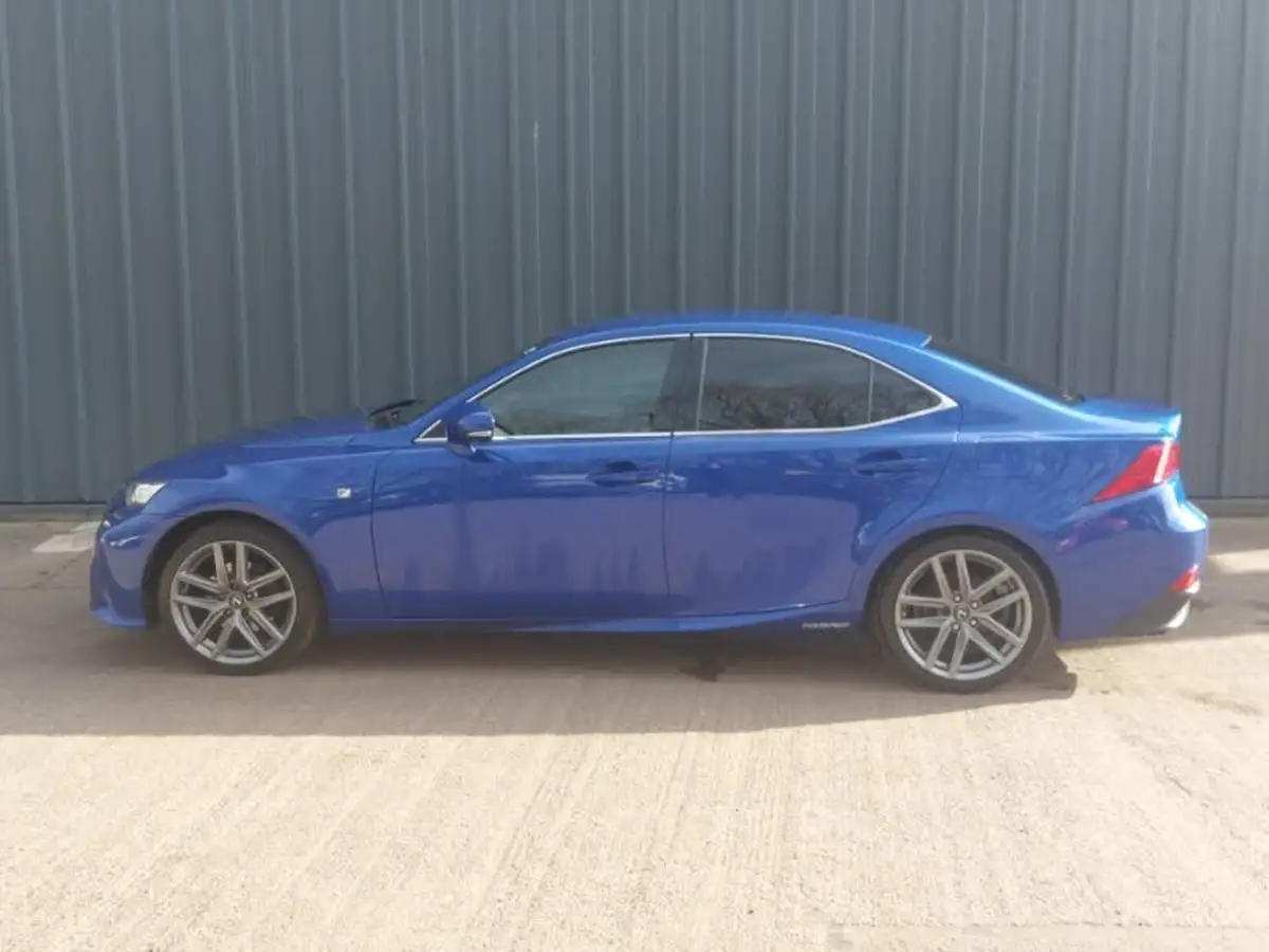 2015-lexus-is-300h-25-f-sport-big-3